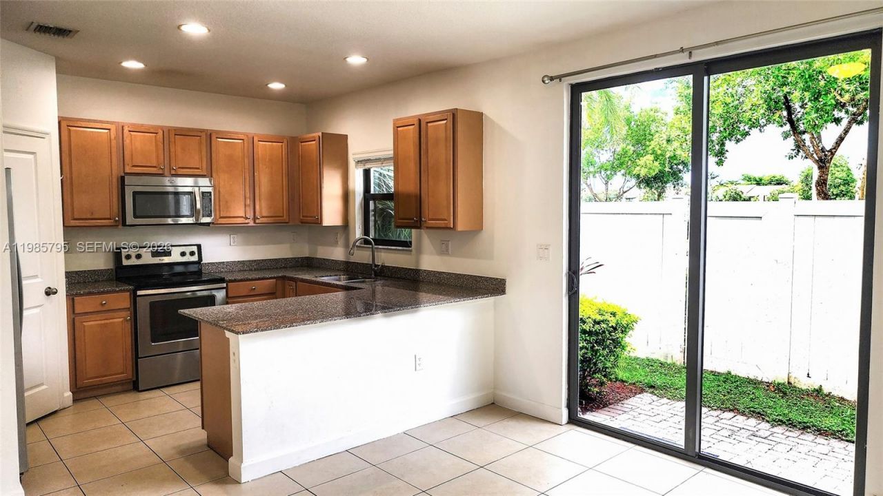 470 NE 194th Ter, Unit 470, Miami, FL 33179 Photo