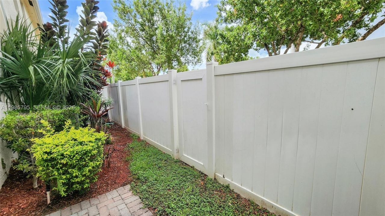 470 NE 194th Ter, Unit 470, Miami, FL 33179 Photo