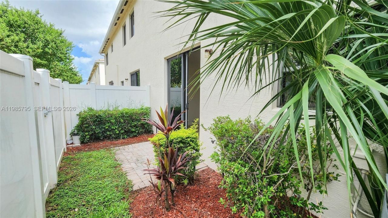 470 NE 194th Ter, Unit 470, Miami, FL 33179 Photo