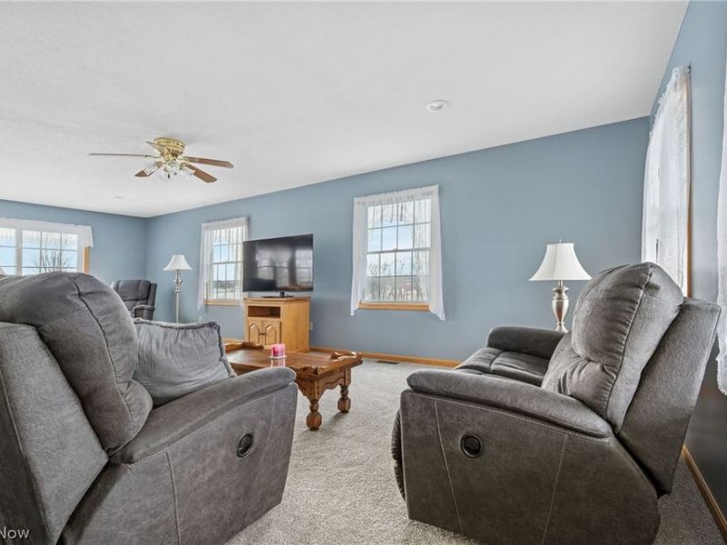 2186 Woodline Avenue SW, North Lawrence, OH 44666 Photo 11