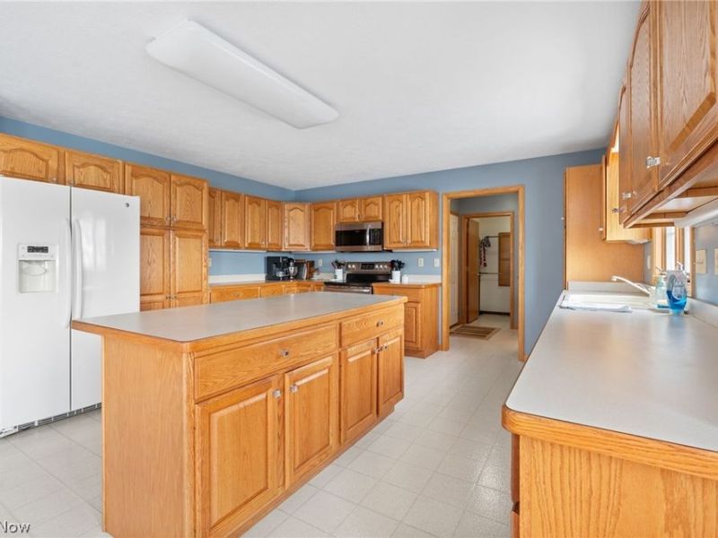 2186 Woodline Avenue SW, North Lawrence, OH 44666 Photo 16