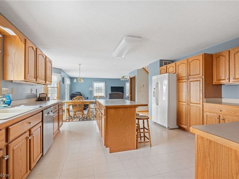 2186 Woodline Avenue SW, North Lawrence, OH 44666 Photo 17