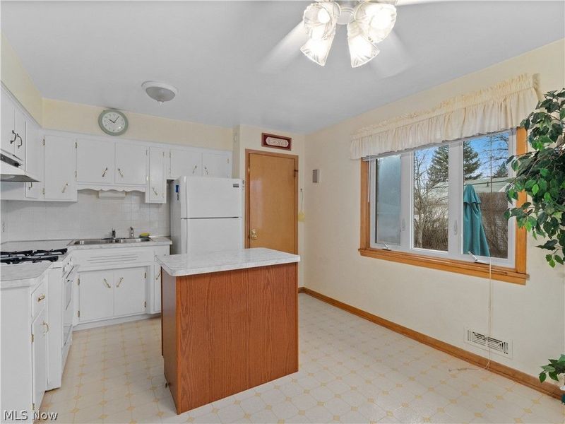 3406 Marioncliff Drive, Parma, OH 44134 Photo 9