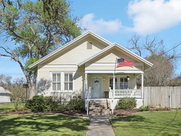 108 Kroschel, Hallettsville, TX 77964