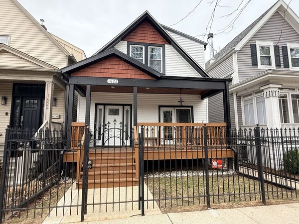 1622 W Berwyn Avenue, Unit 2, Chicago, IL 60640