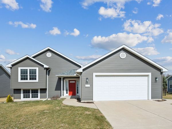 414 W Meadow Lane , Walcott, IA 52773