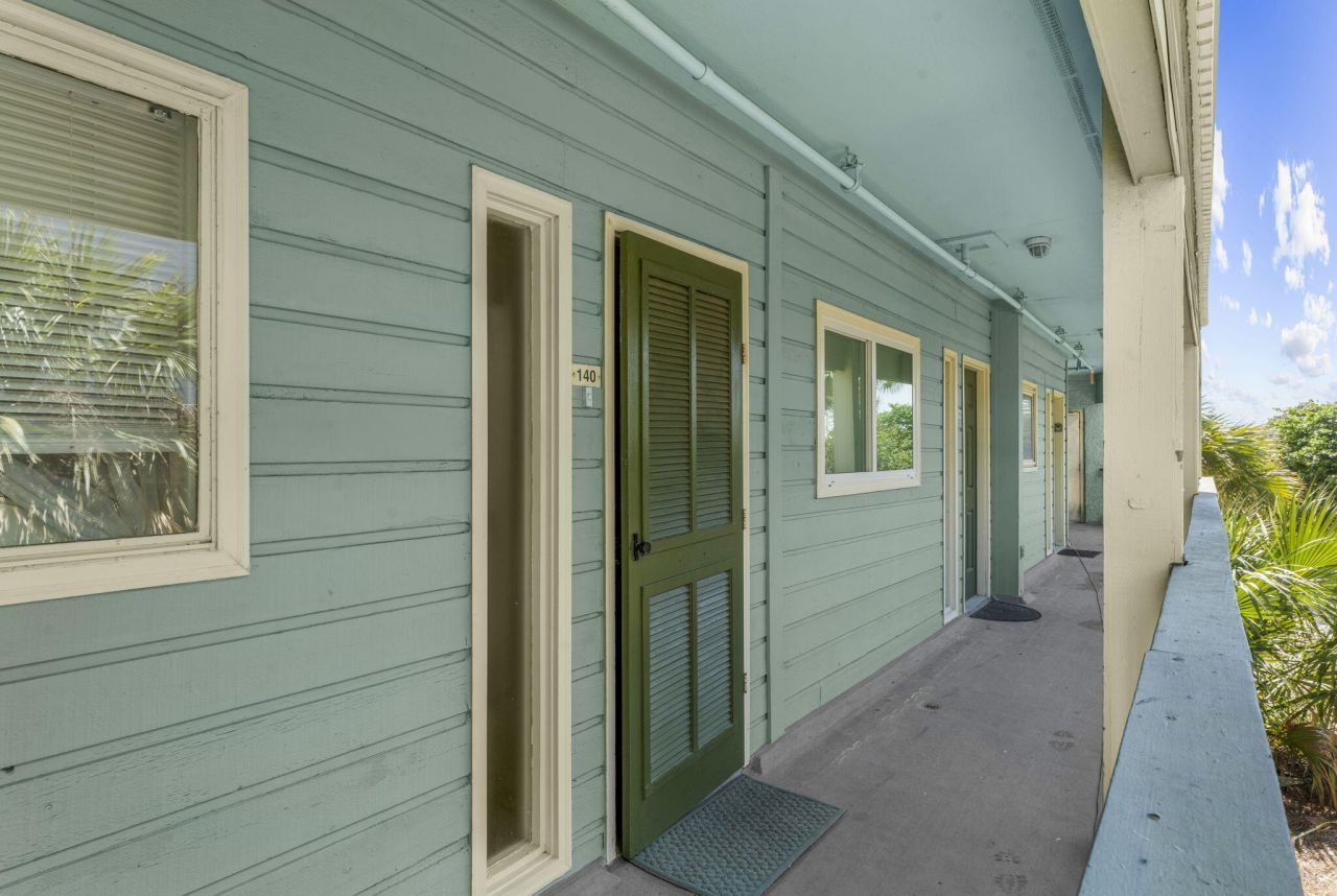 1300 Ocean Boulevard Photo 20