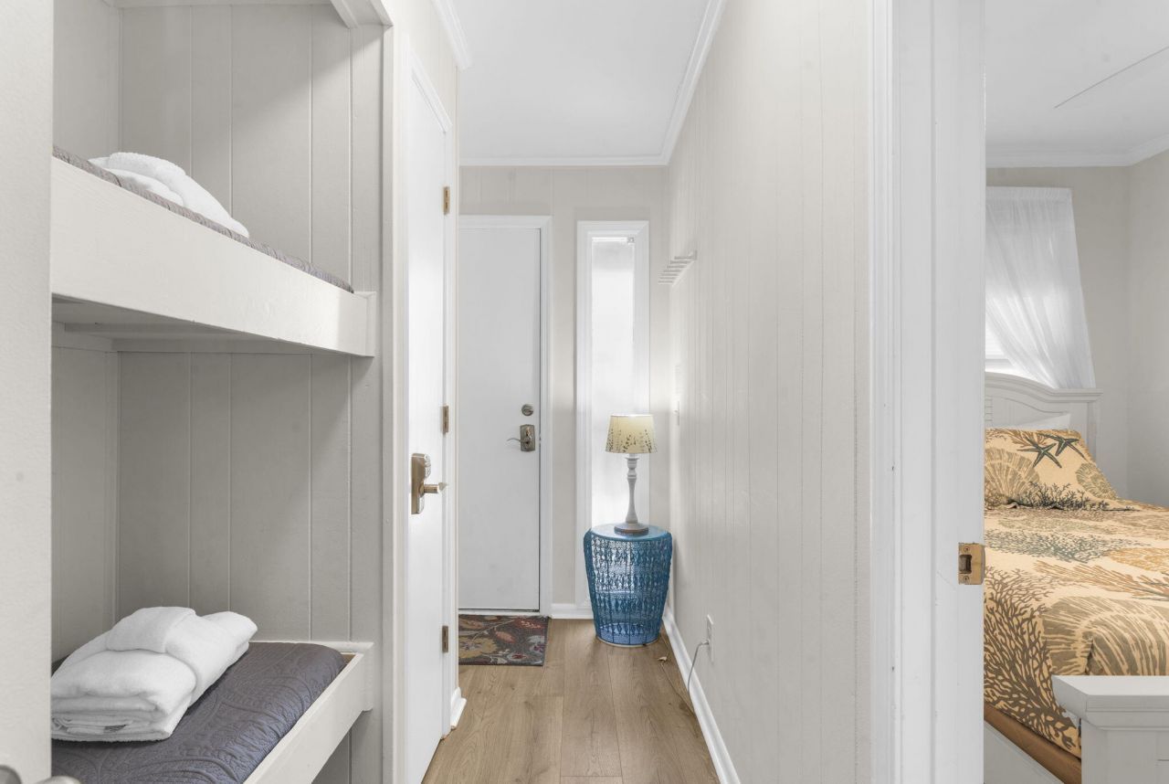 1300 Ocean Boulevard Photo 4