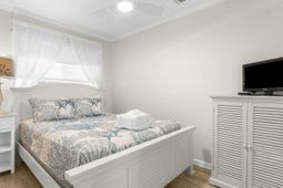 1300 Ocean Boulevard photo 4