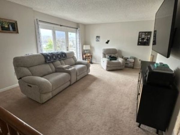 19 Amherst Ct, Hamburg, NJ 07419