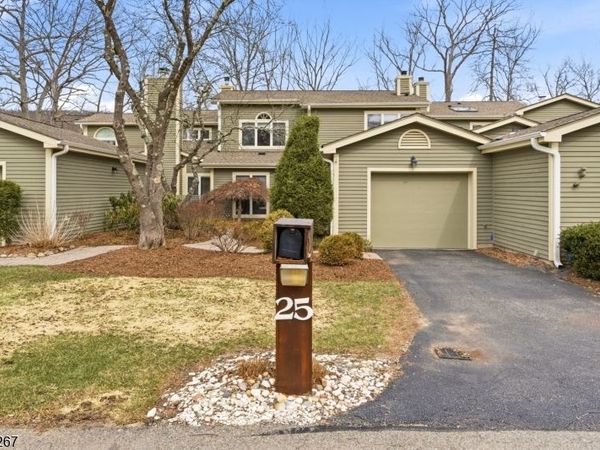25 Stone Row Ln, Jefferson, NJ 07438