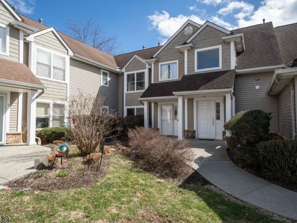 89 Bourne Cir, Hardyston, NJ 07419