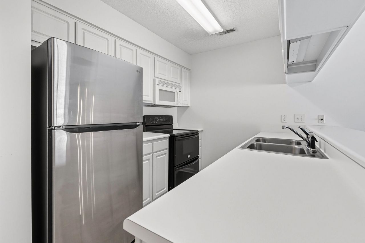 659 Woodmoor Circle Photo 4