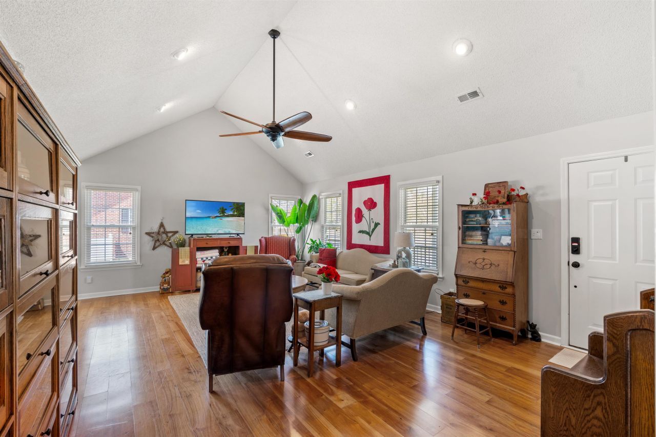 2109 Hidden Oak Dr. Photo 3