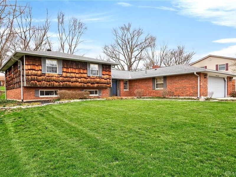 1547 Ambridge Road, Centerville, OH 45459 Photo 2