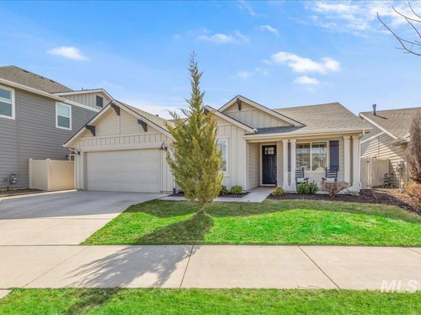 5825 W Daphne Dr, Meridian, ID 83646