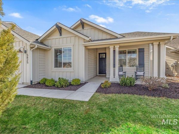 5825 W Daphne Dr, Meridian, ID 83646