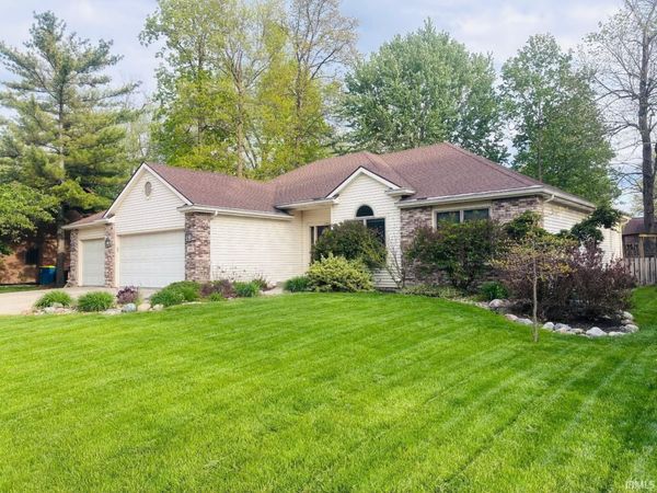 1401 Sanders Drive, Auburn, IN 46706