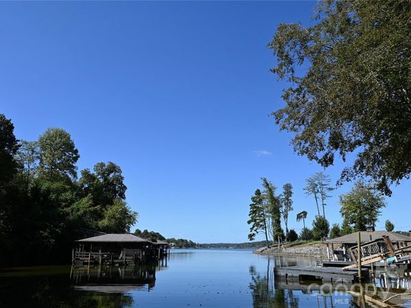 4559 1st Street NW, Hickory, NC 28601