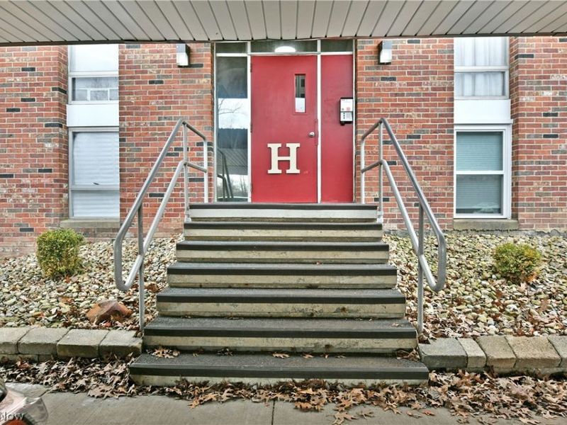 3040 N River Road NE, Unit H20, Warren, OH 44483 Photo 1