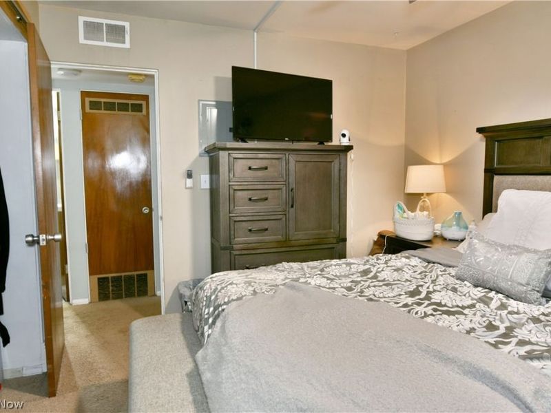 3040 N River Road NE, Unit H20, Warren, OH 44483 Photo 13