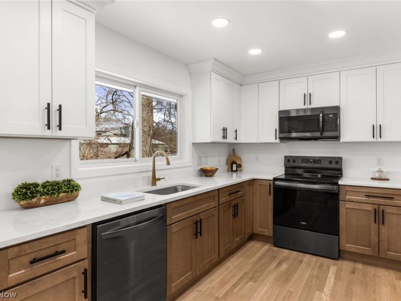 6486 Charles Road, North Olmsted, OH 44070 Photo 12