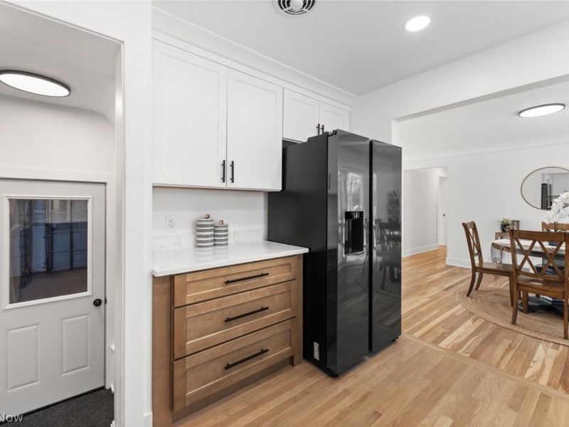 6486 Charles Road, North Olmsted, OH 44070 Photo 14