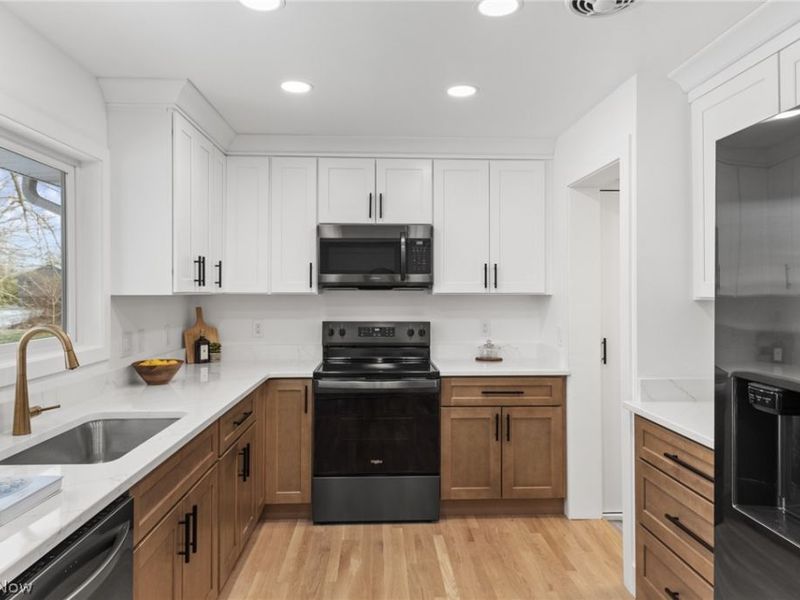 6486 Charles Road, North Olmsted, OH 44070 Photo 15