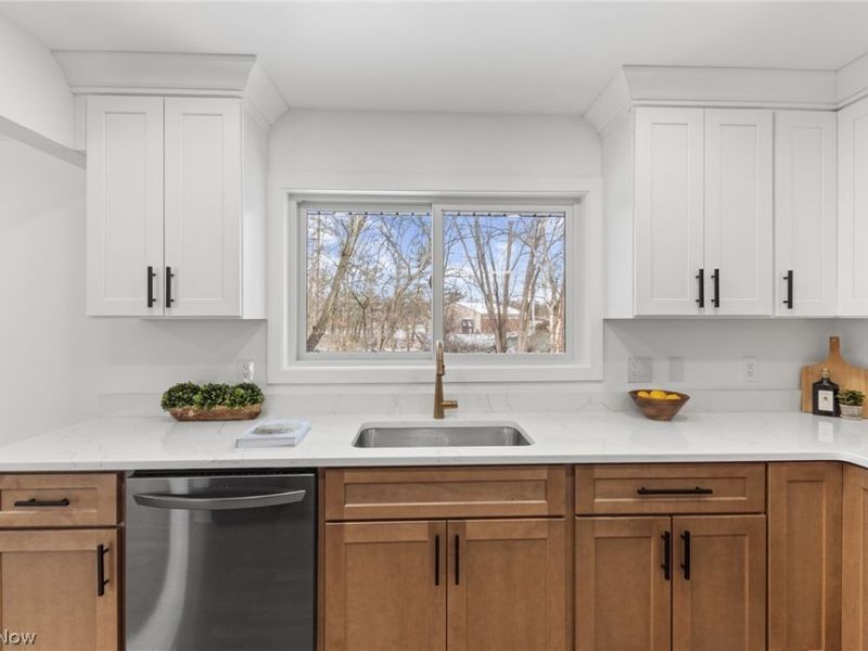 6486 Charles Road, North Olmsted, OH 44070 Photo 16