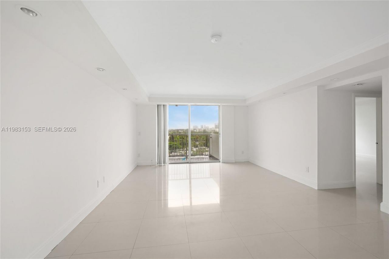 2000 NE 135th St, Unit 1010, North Miami, FL 33181 Photo