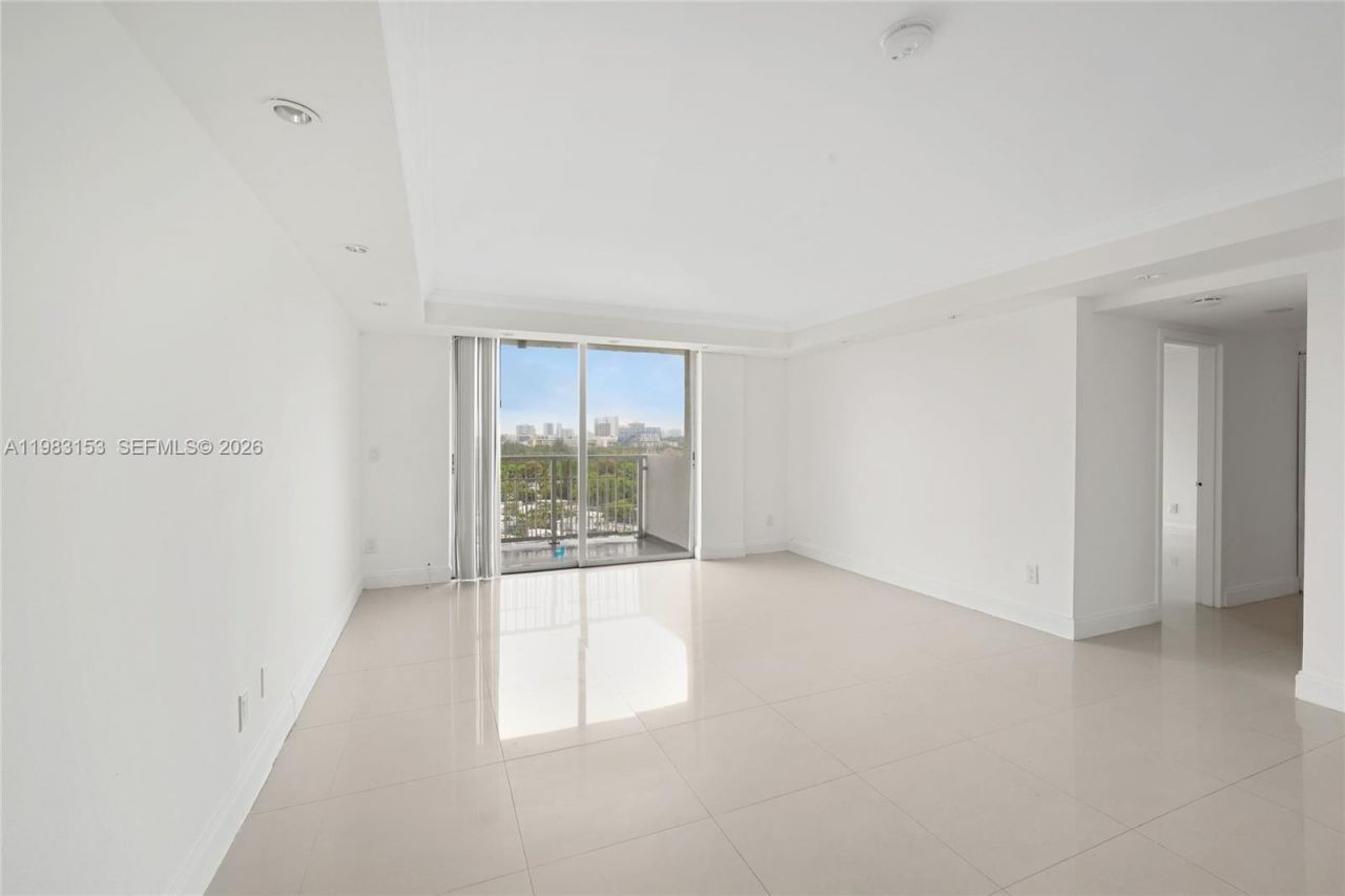 2000 NE 135th St, Unit 1010, North Miami, FL 33181 Photo