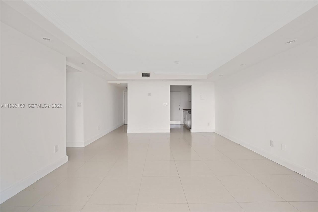 2000 NE 135th St, Unit 1010, North Miami, FL 33181 Photo
