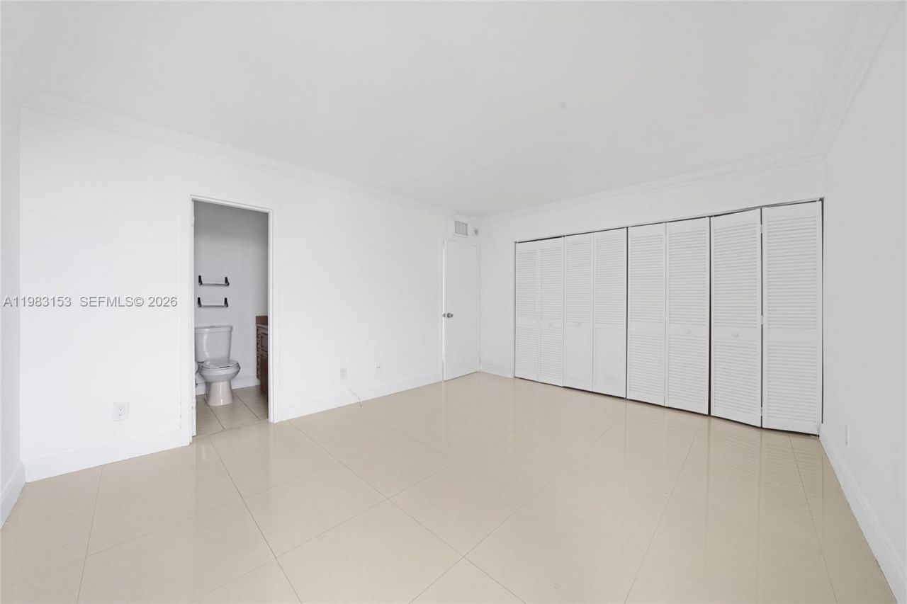 2000 NE 135th St, Unit 1010, North Miami, FL 33181 Photo