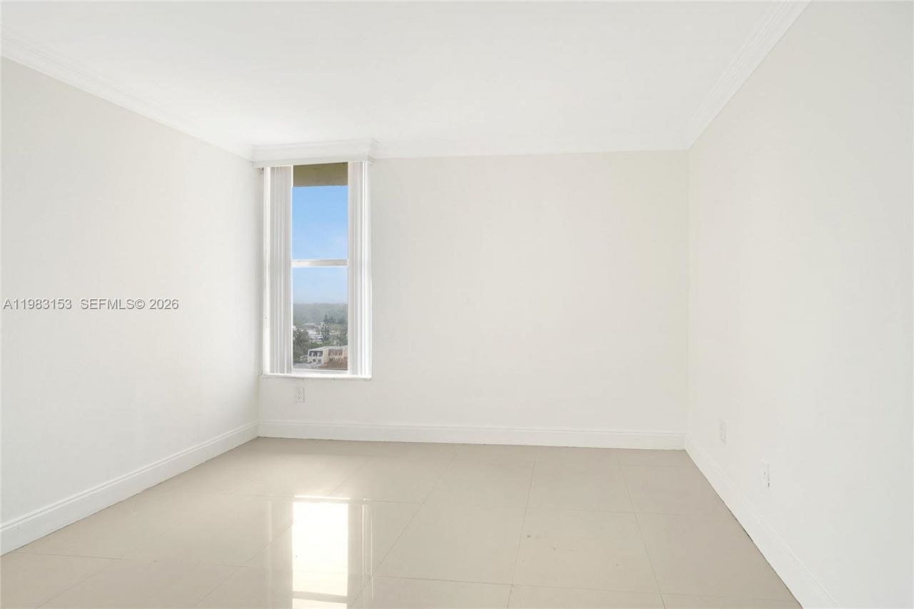 2000 NE 135th St, Unit 1010, North Miami, FL 33181 Photo