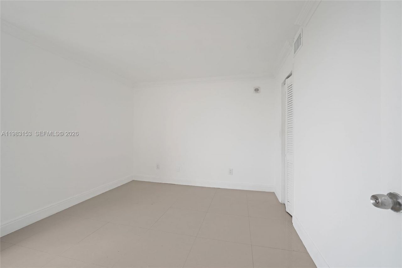 2000 NE 135th St, Unit 1010, North Miami, FL 33181 Photo