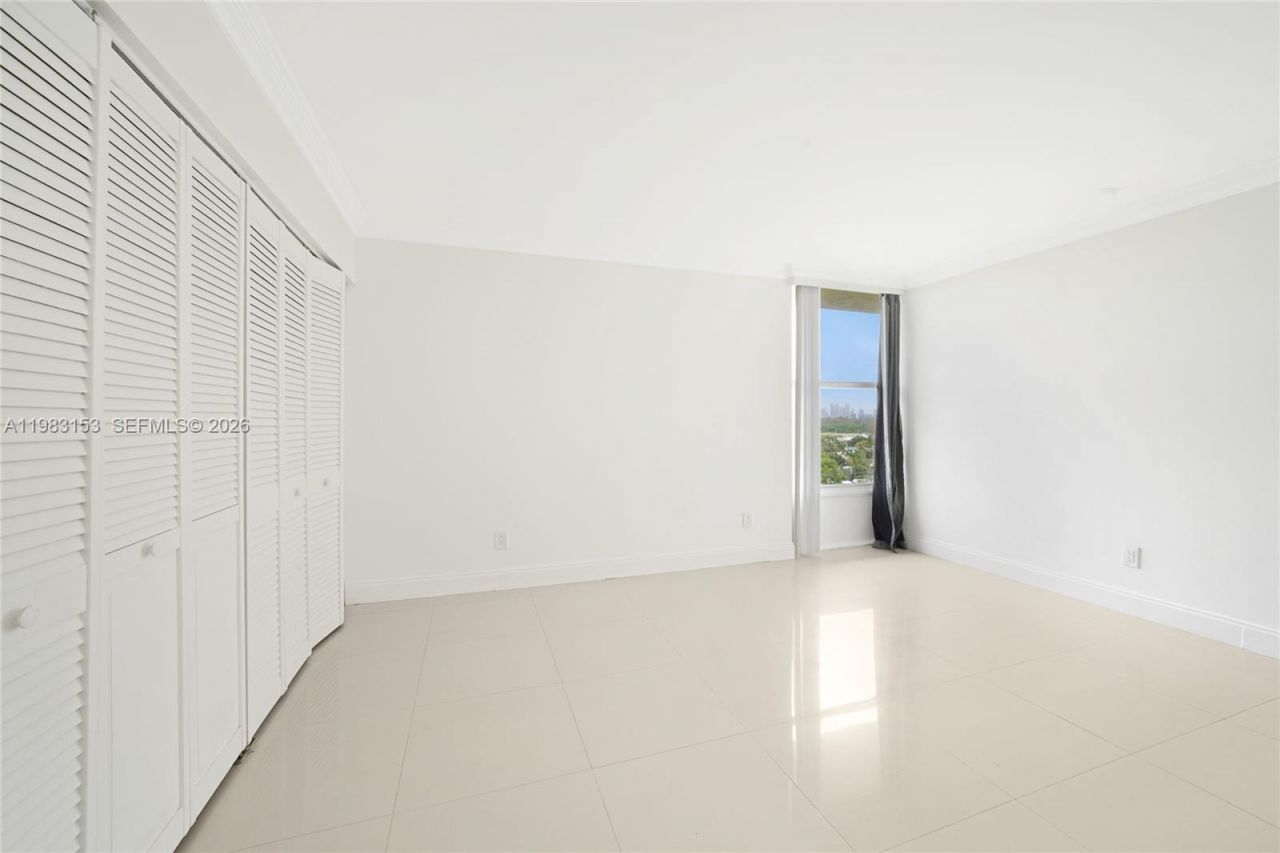 2000 NE 135th St, Unit 1010, North Miami, FL 33181 Photo