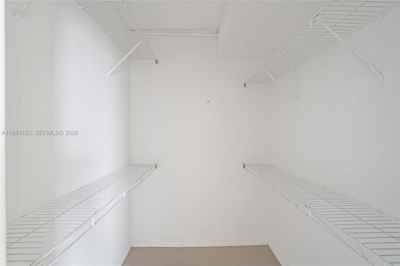 2000 NE 135th St, Unit 1010, North Miami, FL 33181 Photo