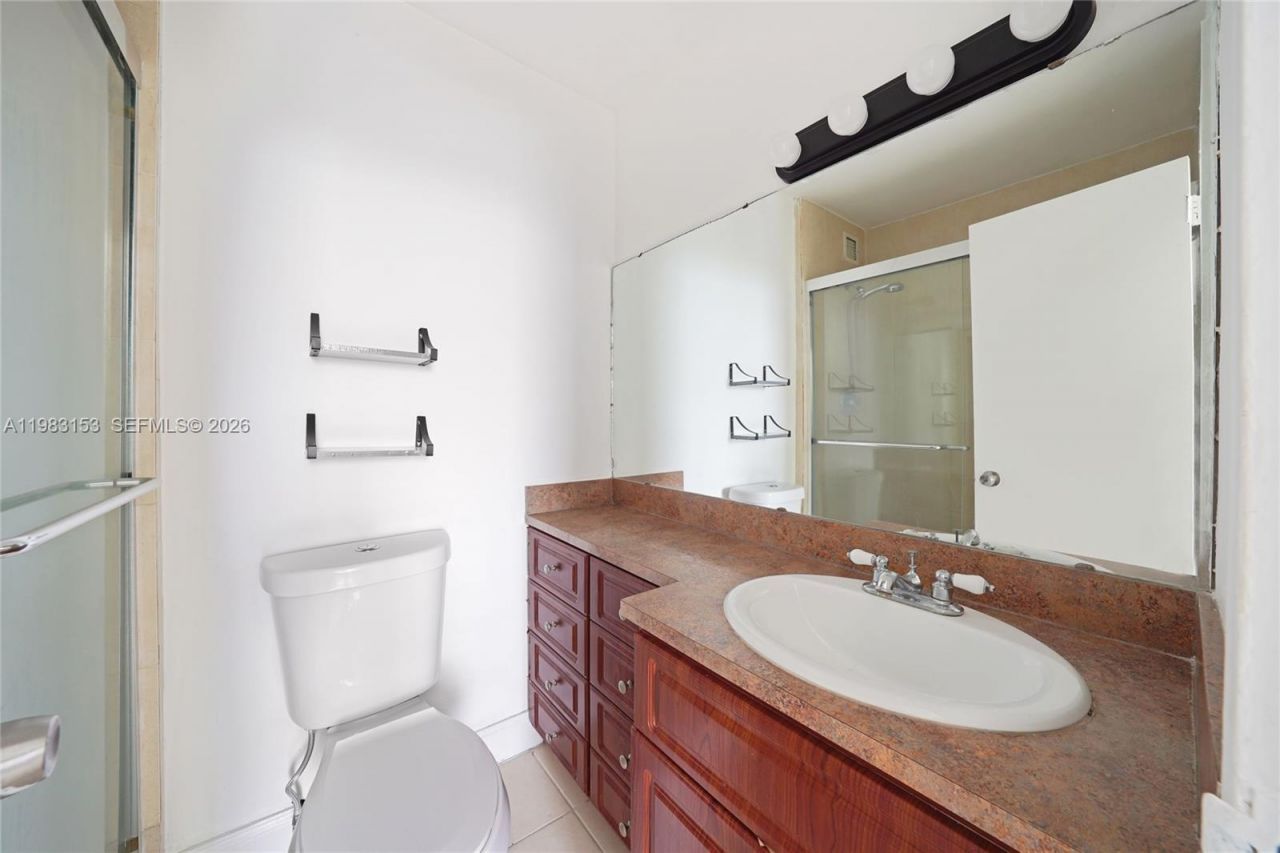 2000 NE 135th St, Unit 1010, North Miami, FL 33181 Photo