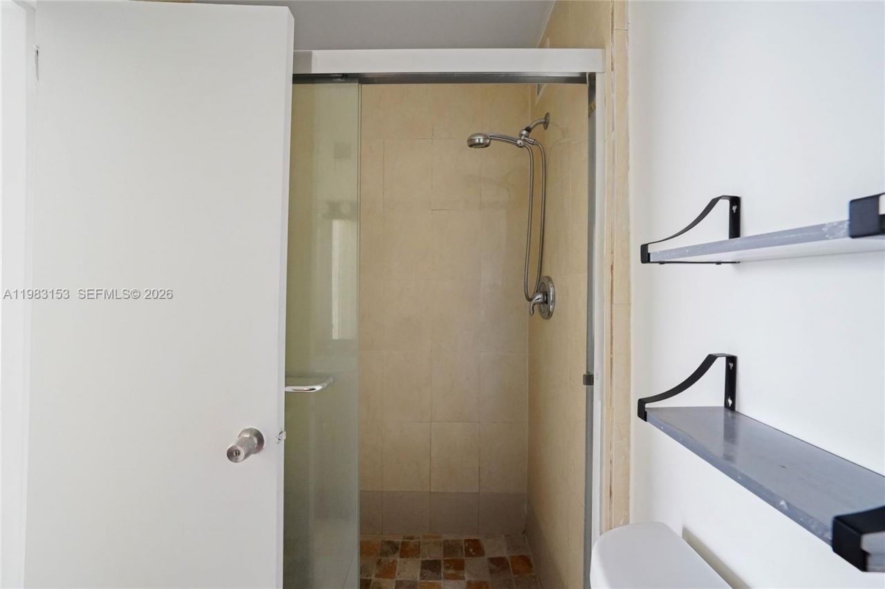 2000 NE 135th St, Unit 1010, North Miami, FL 33181 Photo