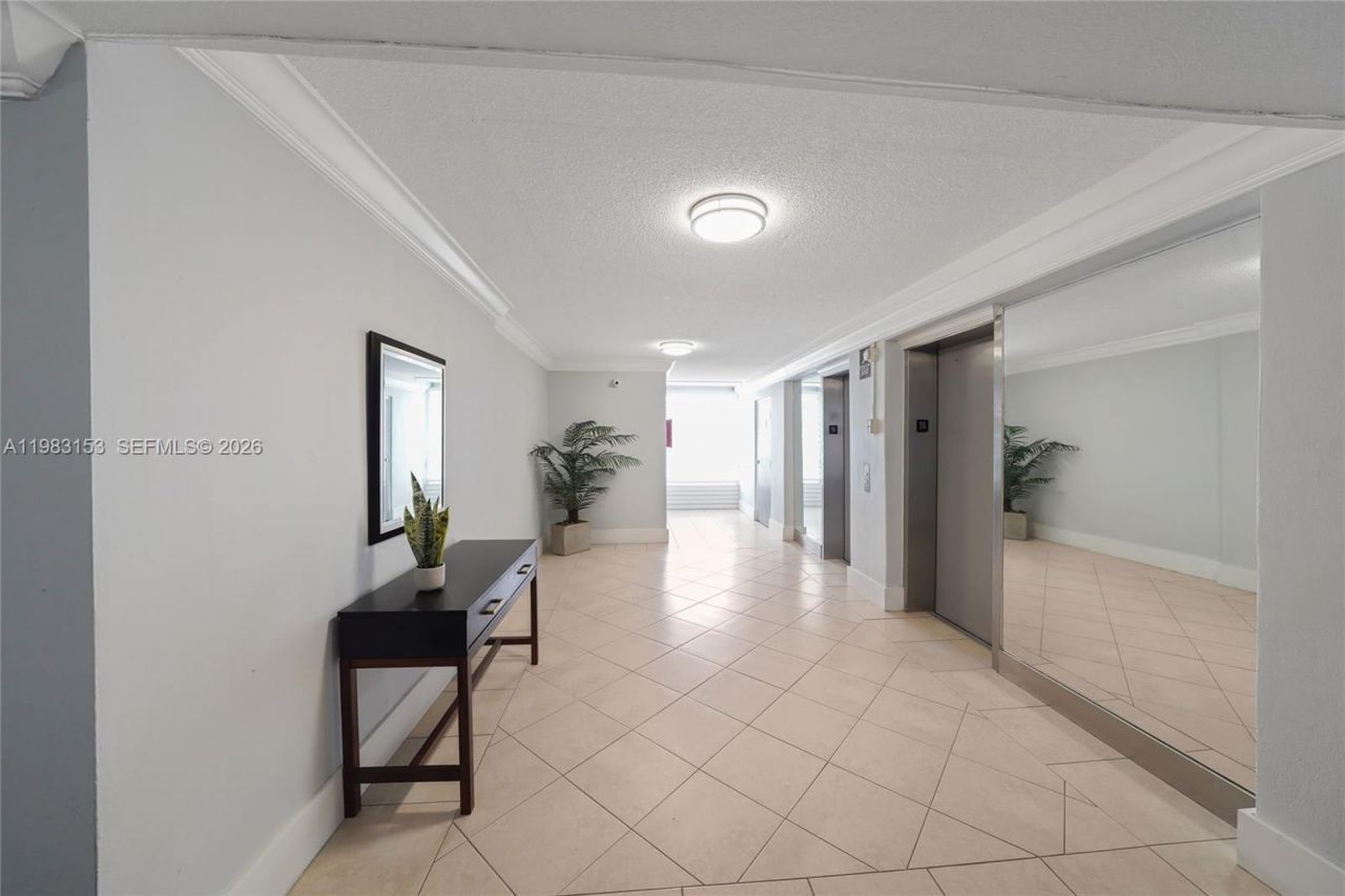 2000 NE 135th St, Unit 1010, North Miami, FL 33181 Photo