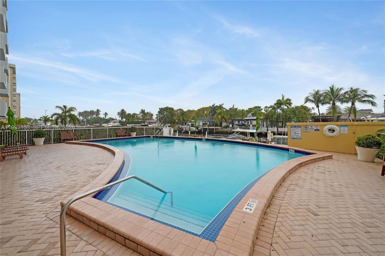 2000 NE 135th St, Unit 1010, North Miami, FL 33181 Photo