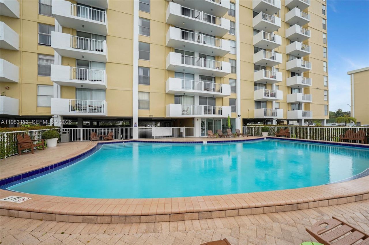 2000 NE 135th St, Unit 1010, North Miami, FL 33181 Photo