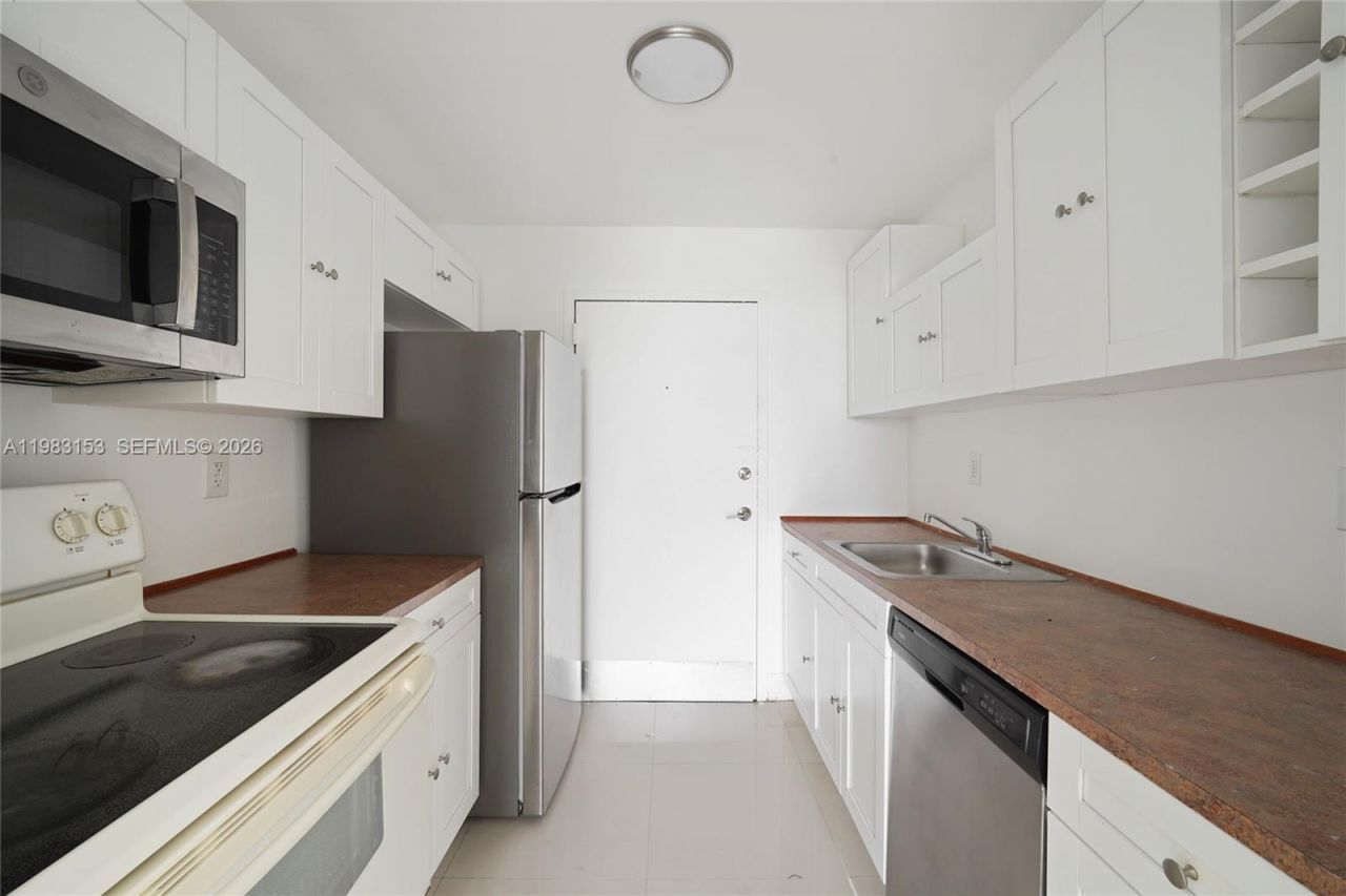 2000 NE 135th St, Unit 1010, North Miami, FL 33181 Photo