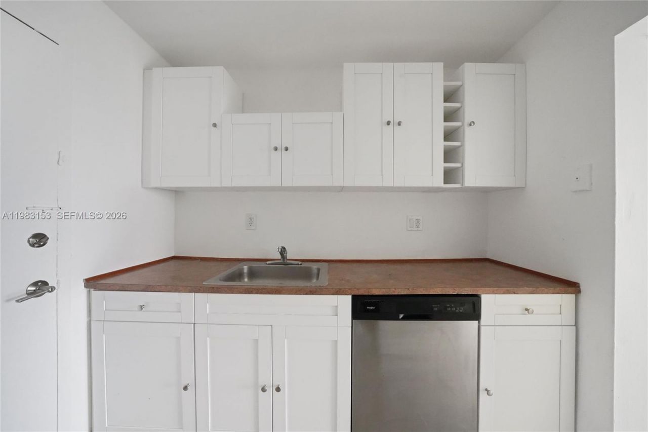 2000 NE 135th St, Unit 1010, North Miami, FL 33181 Photo