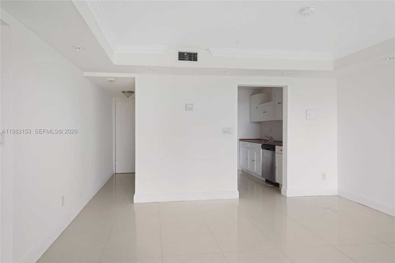 2000 NE 135th St, Unit 1010, North Miami, FL 33181 Photo