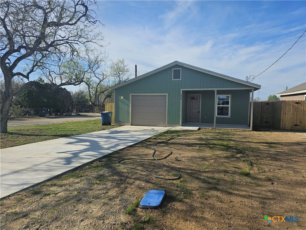 800 E 6th Street , Nixon, TX 78140 Main Photo
