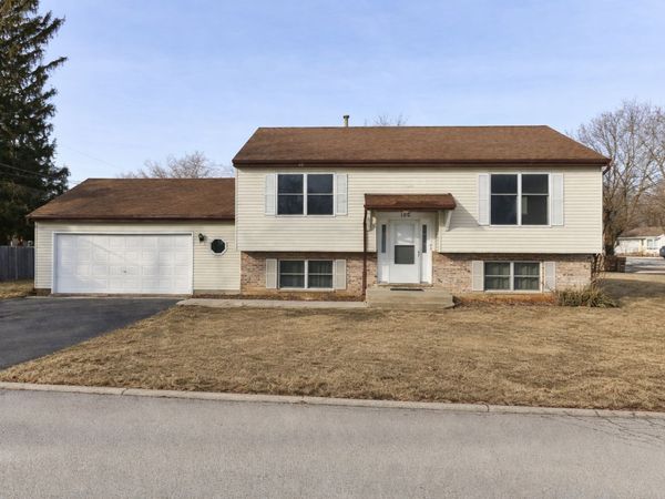 100 Barberry Drive, Crystal Lake, IL 60014