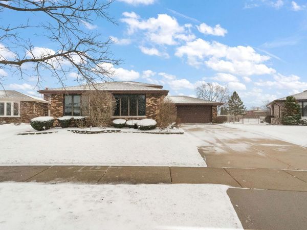 16615 Blossom Lane, Tinley Park, IL 60487