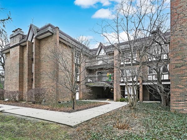 360 Claymoor Road , Unit 3G, Hinsdale, IL 60521