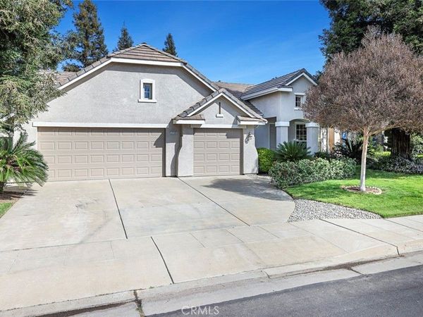 2735 Swift Avenue, Clovis, CA 93611